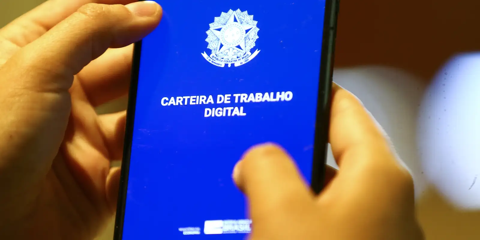 Desemprego fica em 5,4% no trimestre encerrado em janeiro de 2026