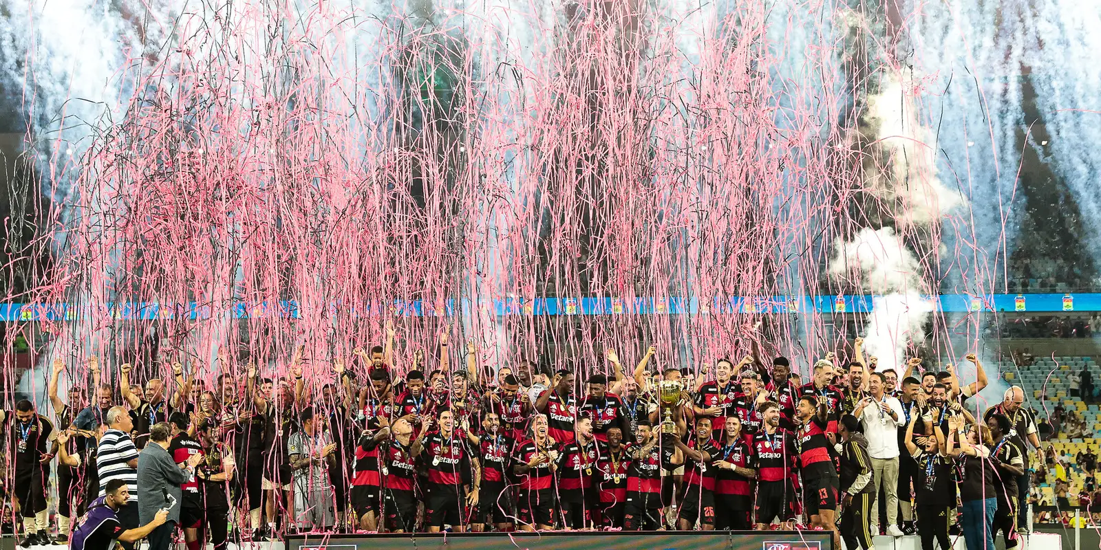 Flamengo vence Fluminense nos pênatis e fatura tricampeonato carioca