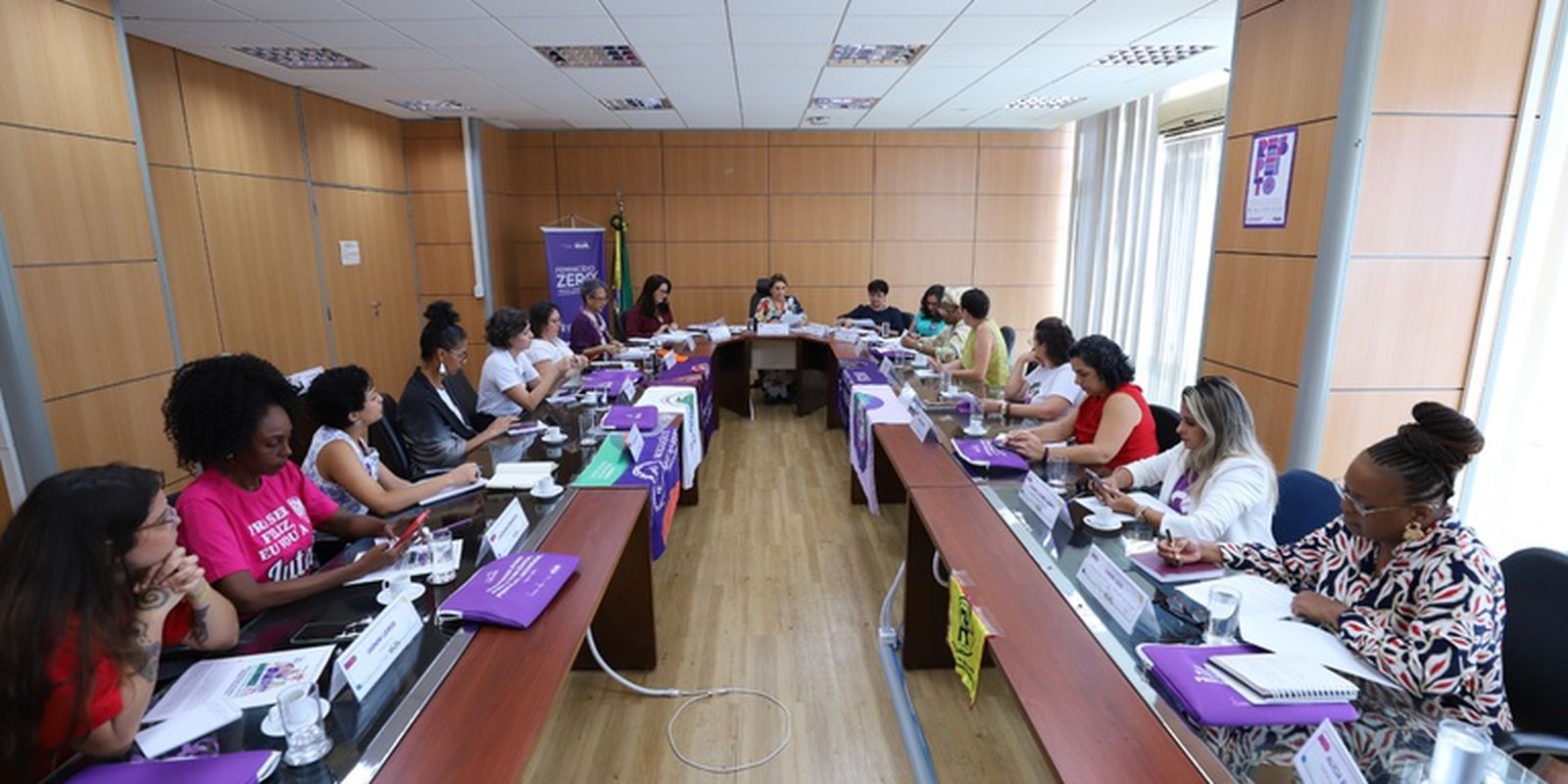 Movimento feminista protesta contra escala 6x1 e violência global