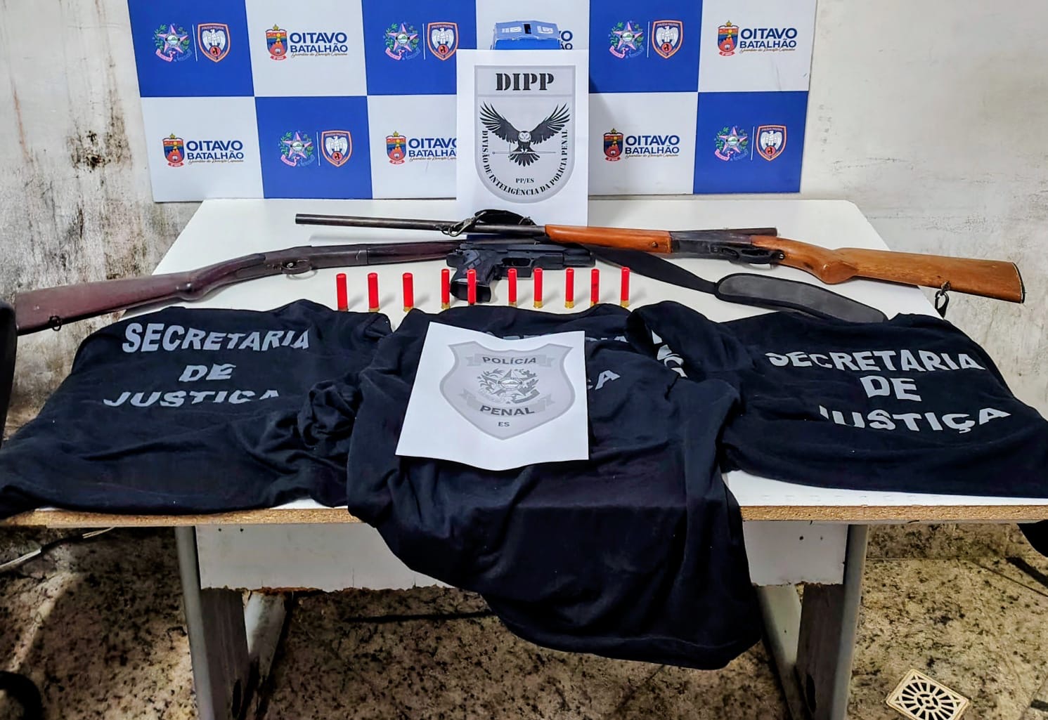 Mulher é presa suspeita de se passar por policial penal em Colatina