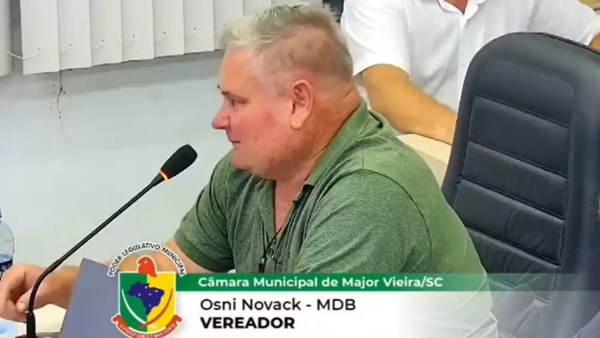 Vereador em sessão na Câmara ao comentar sobre cães soltos