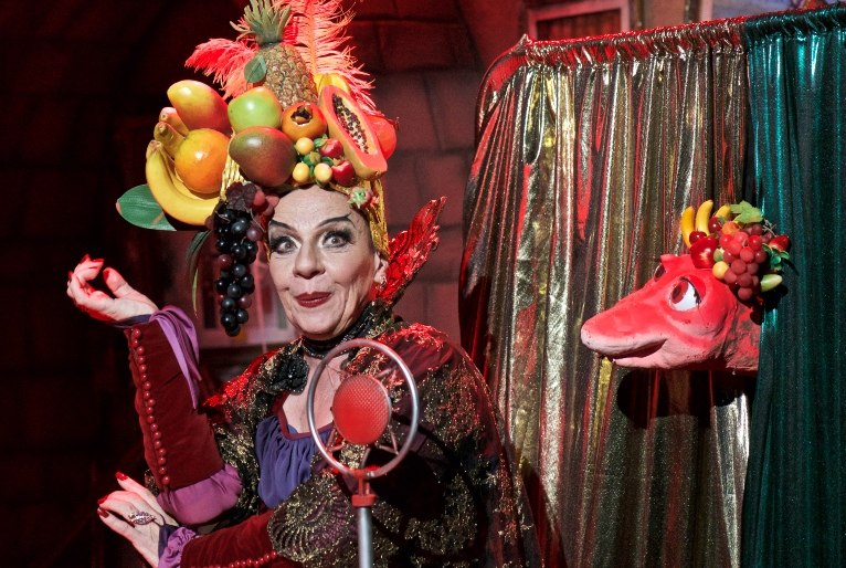 História da atriz e cantora Carmen Miranda é lembrada em novo episódio de Morgana & Celeste