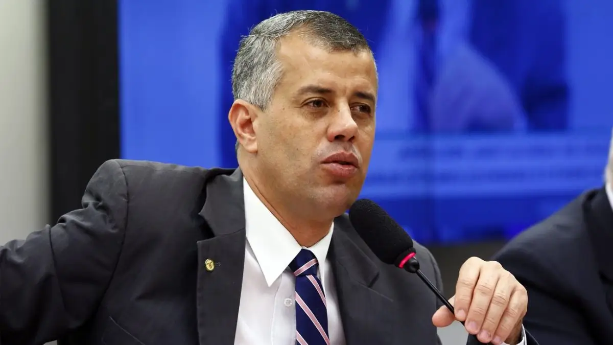 Deputado Evair de Melo em imagem institucional; cenário eleitoral 2026