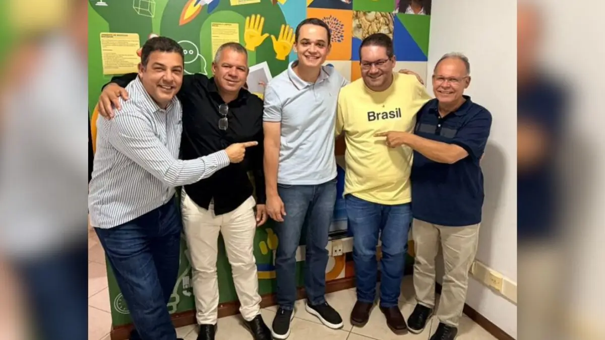 Pazolini com lideranças políticas em reunião de articulação no Espírito Santo
