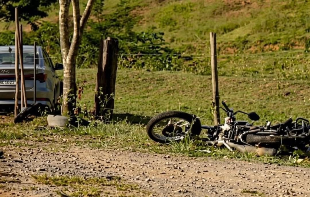 Jovem de 19 anos morre em acidente entre carro e moto na ES 346 em Marilândia