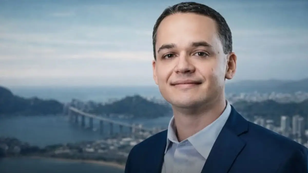 Lorenzo Pazolini em imagem pública; contexto de pesquisa eleitoral no ES