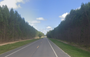 Homem morre ao bater moto contra plantação de eucalipto em estrada de Conceição da Barra